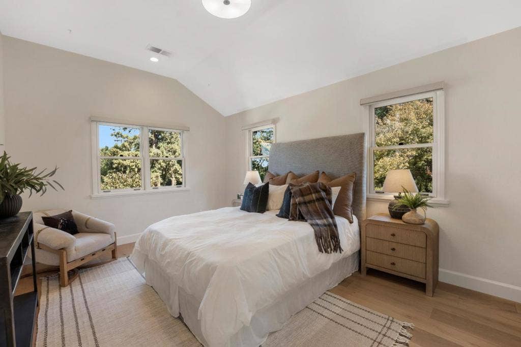 26209 Dori Lane, Los Altos Hills, CA 94022