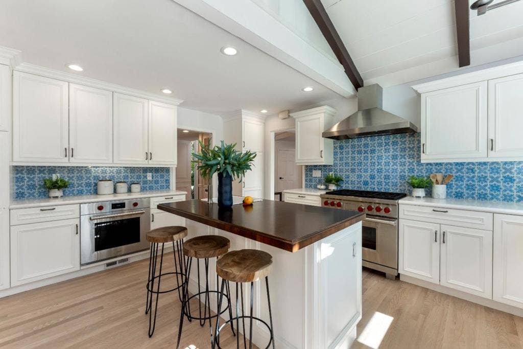 26209 Dori Lane, Los Altos Hills, CA 94022