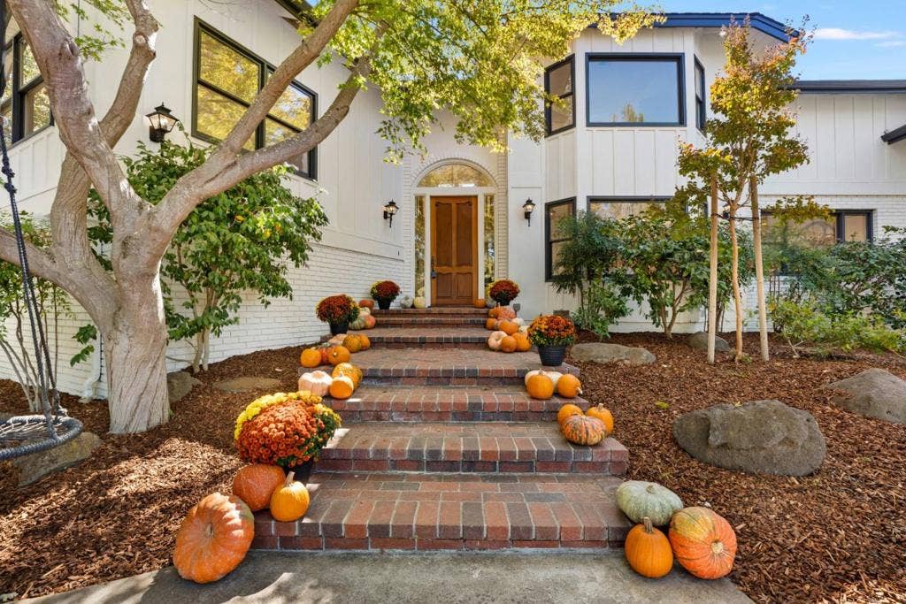 26209 Dori Lane, Los Altos Hills, CA 94022