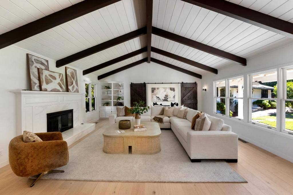 26209 Dori Lane, Los Altos Hills, CA 94022