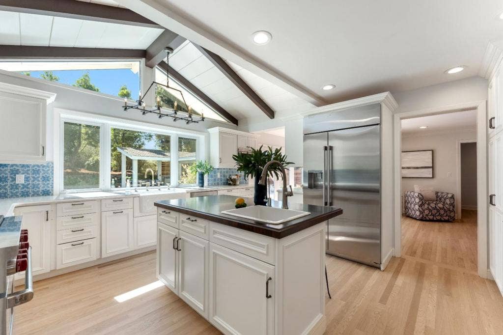 26209 Dori Lane, Los Altos Hills, CA 94022