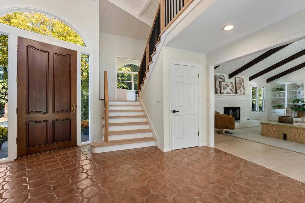 26209 Dori Lane, Los Altos Hills, CA 94022