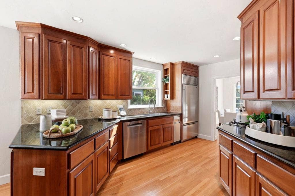 15580 Loma Vista Avenue, Los Gatos, CA 95032 15580 Loma Vista Avenue, Los Gatos, CA 95032