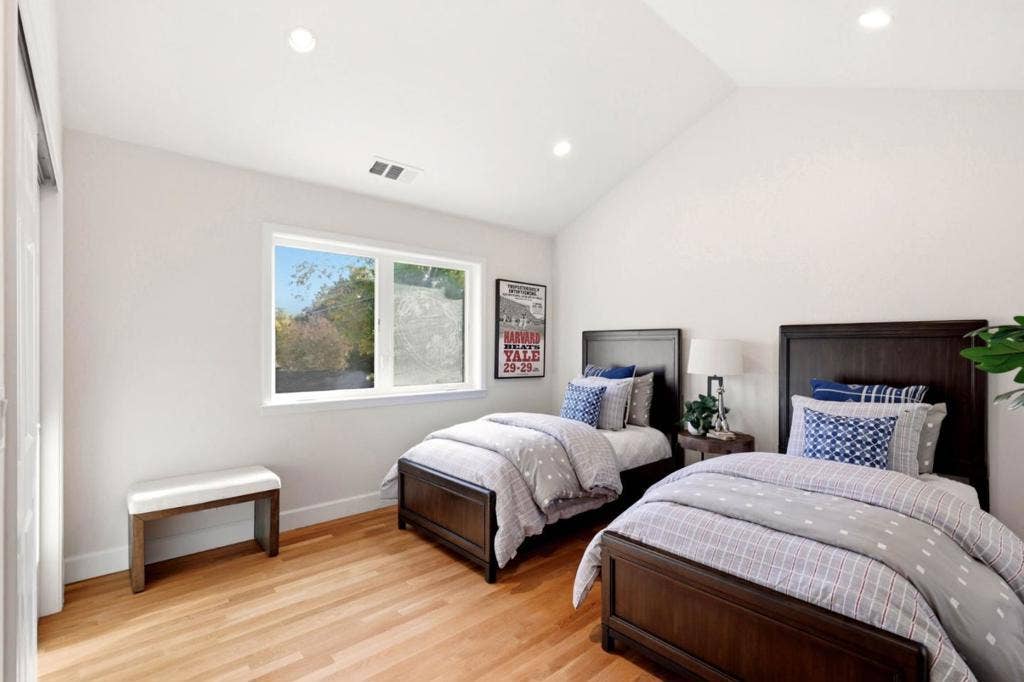 15580 Loma Vista Avenue, Los Gatos, CA 95032 15580 Loma Vista Avenue, Los Gatos, CA 95032