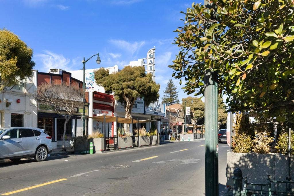 15580 Loma Vista Avenue, Los Gatos, CA 95032 15580 Loma Vista Avenue, Los Gatos, CA 95032