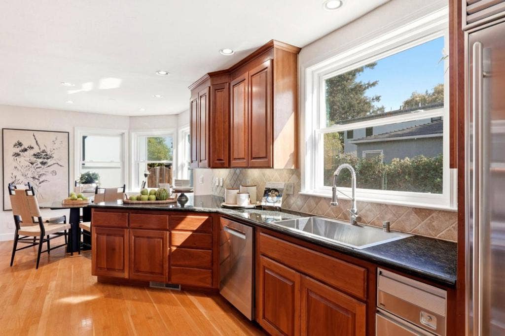 15580 Loma Vista Avenue, Los Gatos, CA 95032 15580 Loma Vista Avenue, Los Gatos, CA 95032