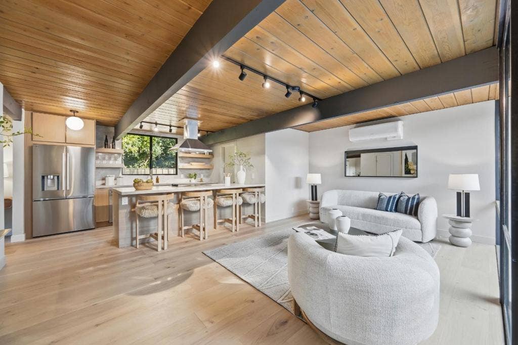 821 Cumberland Drive, Sunnyvale, CA 94087 821 Cumberland Drive, Sunnyvale, CA 94087