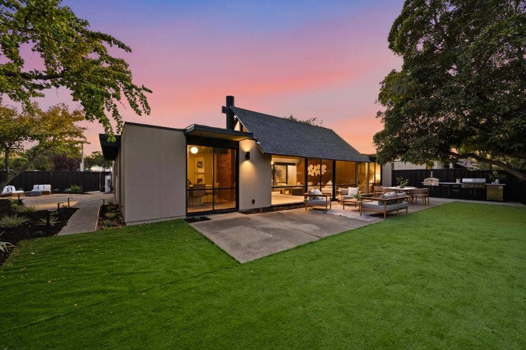 821 Cumberland Drive, Sunnyvale, CA 94087 821 Cumberland Drive, Sunnyvale, CA 94087
