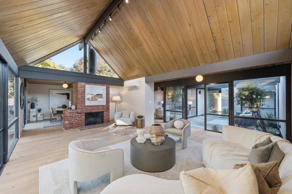 821 Cumberland Drive, Sunnyvale, CA 94087 821 Cumberland Drive, Sunnyvale, CA 94087