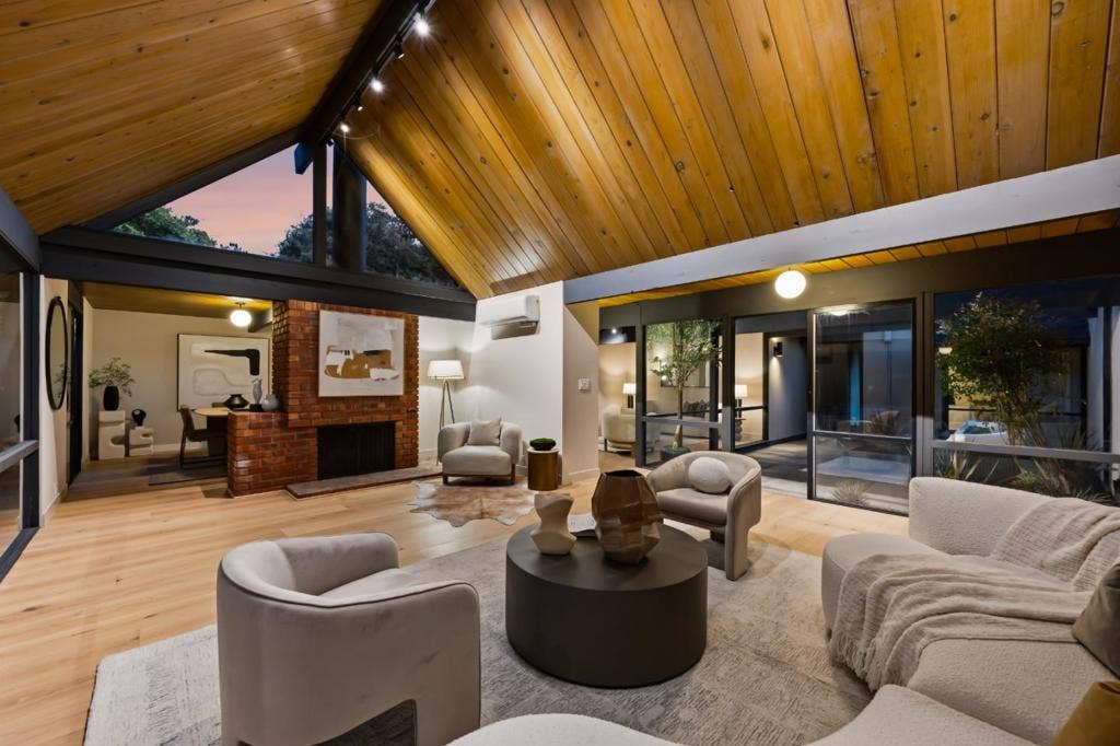 821 Cumberland Drive, Sunnyvale, CA 94087 821 Cumberland Drive, Sunnyvale, CA 94087