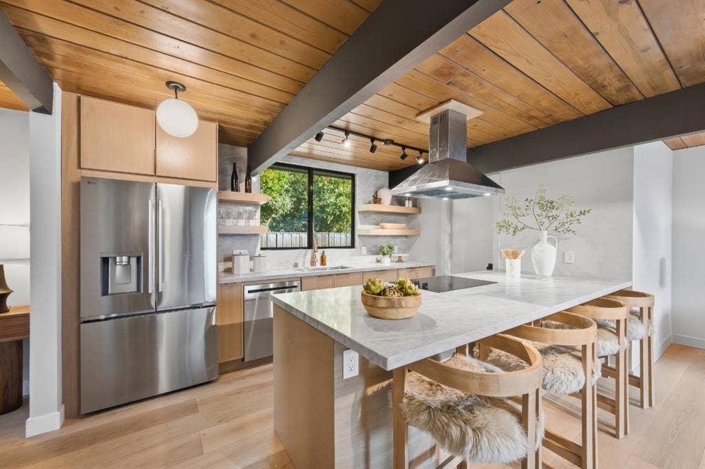821 Cumberland Drive, Sunnyvale, CA 94087 821 Cumberland Drive, Sunnyvale, CA 94087