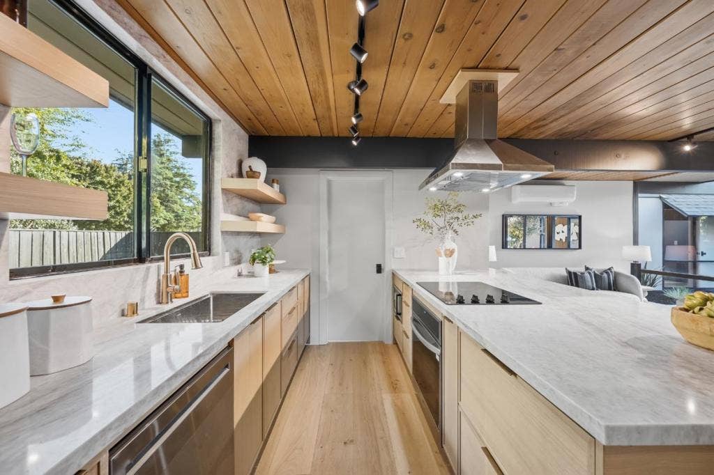 821 Cumberland Drive, Sunnyvale, CA 94087 821 Cumberland Drive, Sunnyvale, CA 94087