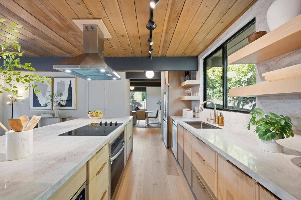 821 Cumberland Drive, Sunnyvale, CA 94087 821 Cumberland Drive, Sunnyvale, CA 94087