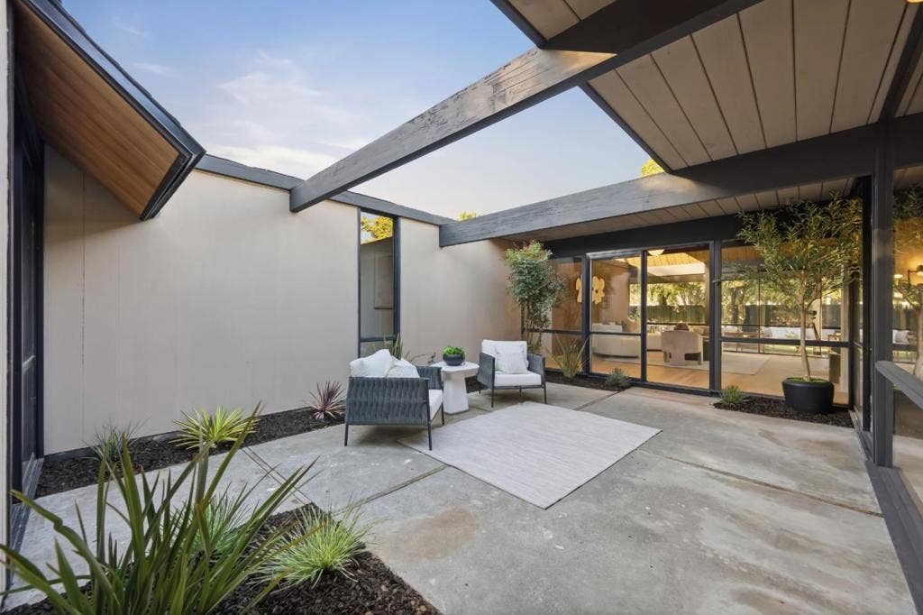 821 Cumberland Drive, Sunnyvale, CA 94087 821 Cumberland Drive, Sunnyvale, CA 94087