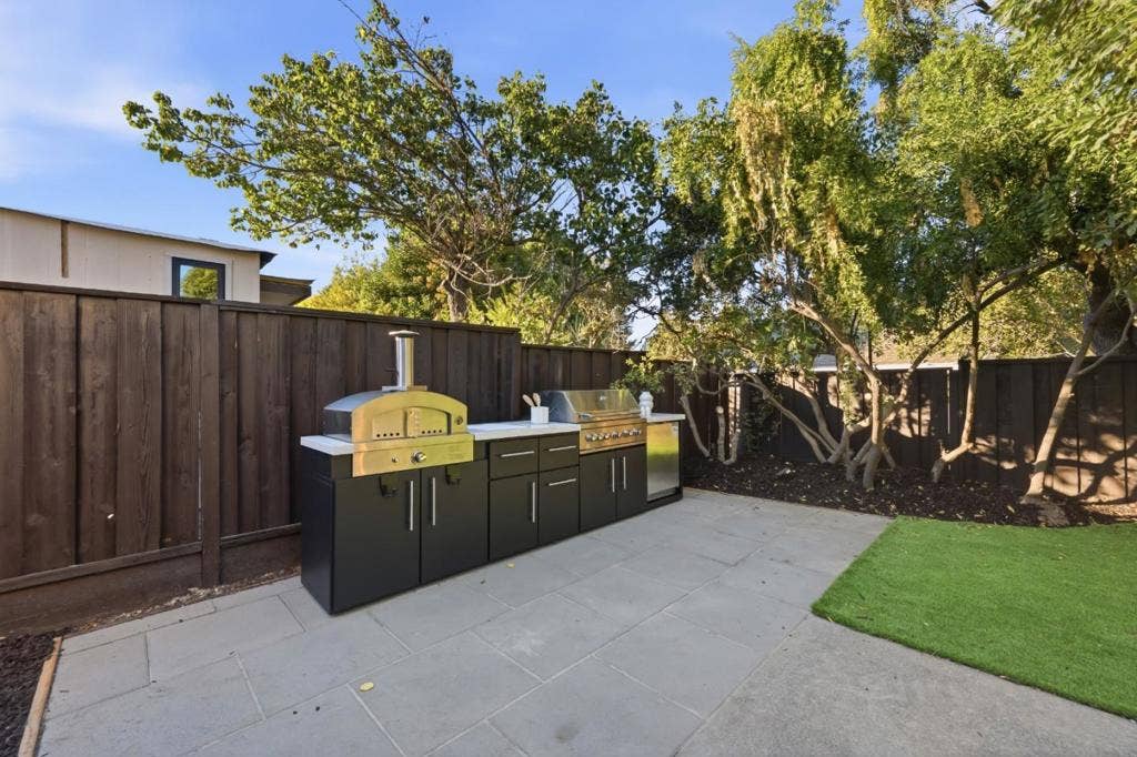 821 Cumberland Drive, Sunnyvale, CA 94087 821 Cumberland Drive, Sunnyvale, CA 94087