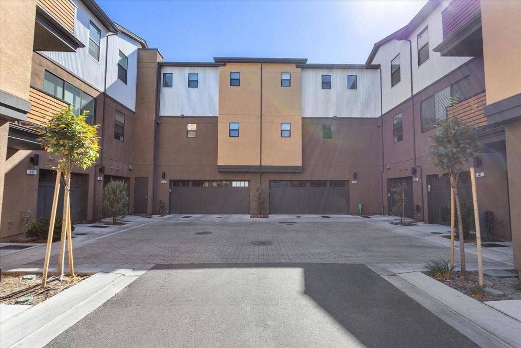 16319 Hamsher Court, Los Gatos, CA 95032 16319 Hamsher Court, Los Gatos, CA 95032