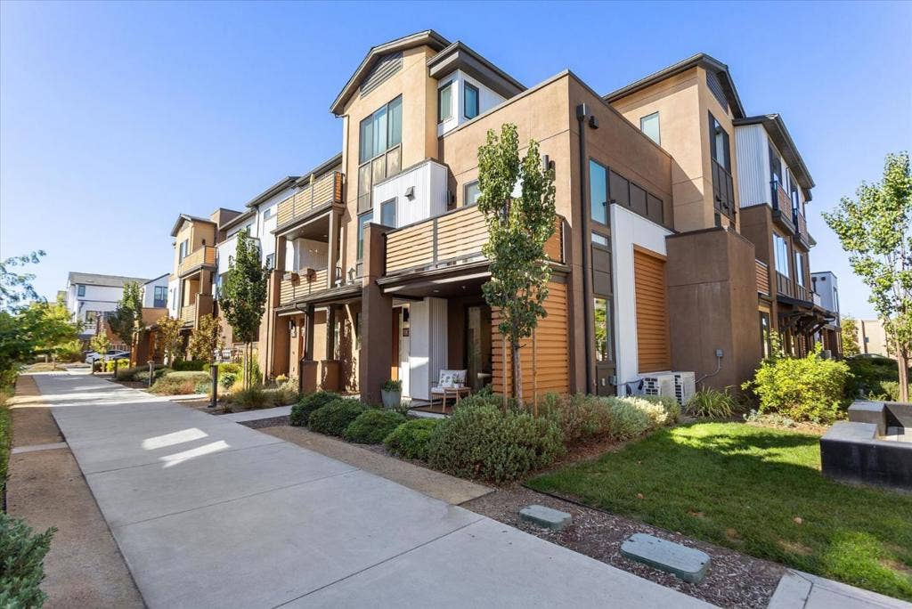 16319 Hamsher Court, Los Gatos, CA 95032 16319 Hamsher Court, Los Gatos, CA 95032