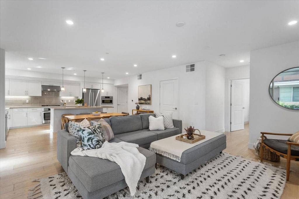 16319 Hamsher Court, Los Gatos, CA 95032 16319 Hamsher Court, Los Gatos, CA 95032