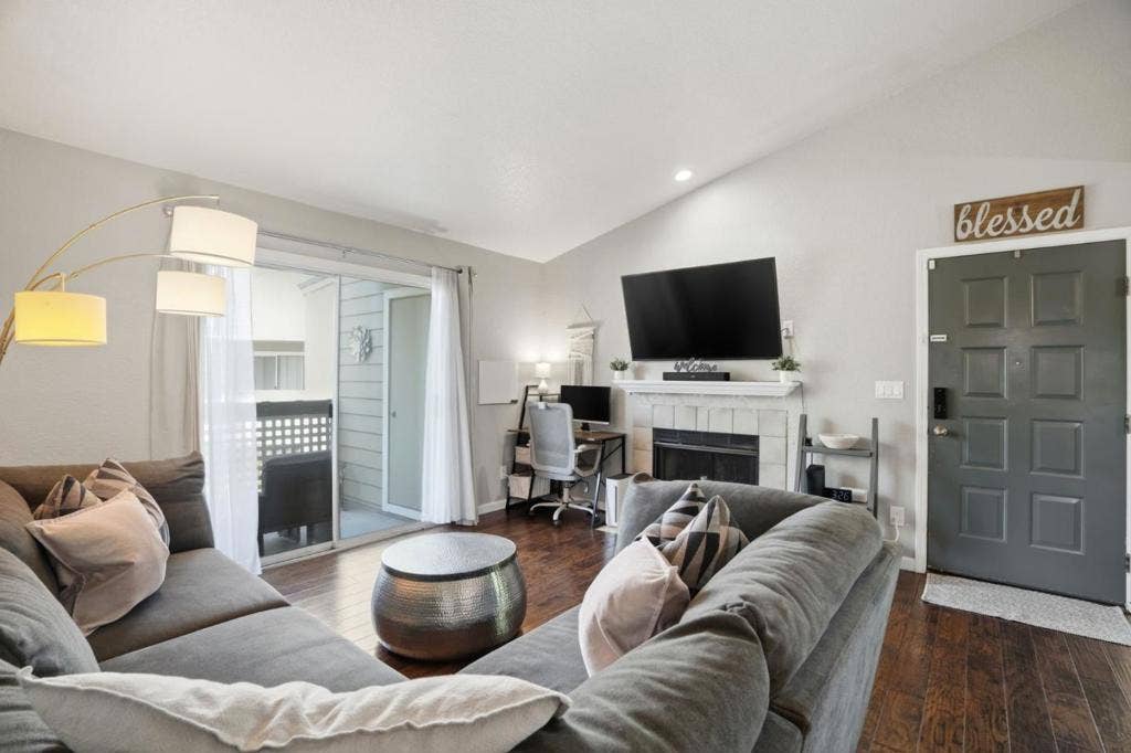 5940 Bridgeport Lake Way, San Jose, CA 95123