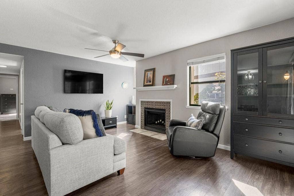 966 Apricot Avenue, Campbell, CA 95008