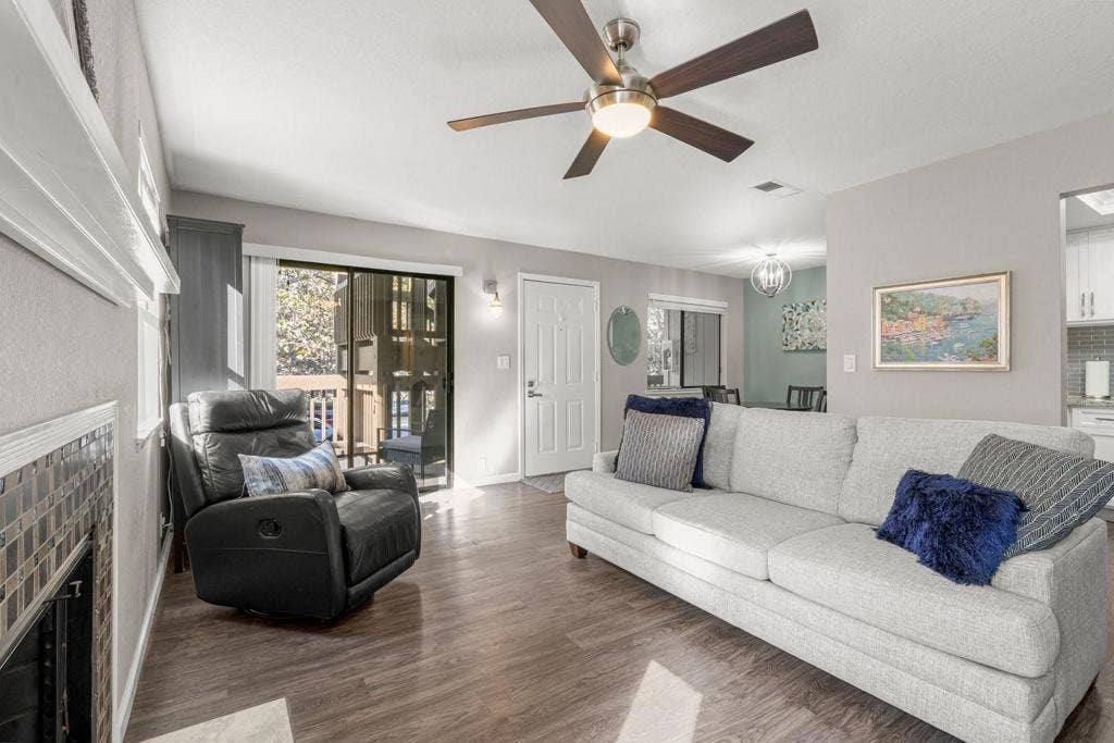 966 Apricot Avenue, Campbell, CA 95008