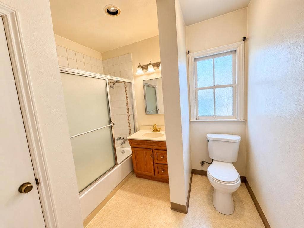 1126 Hollyburne Avenue, Menlo Park, CA 94025 1126 Hollyburne Avenue, Menlo Park, CA 94025