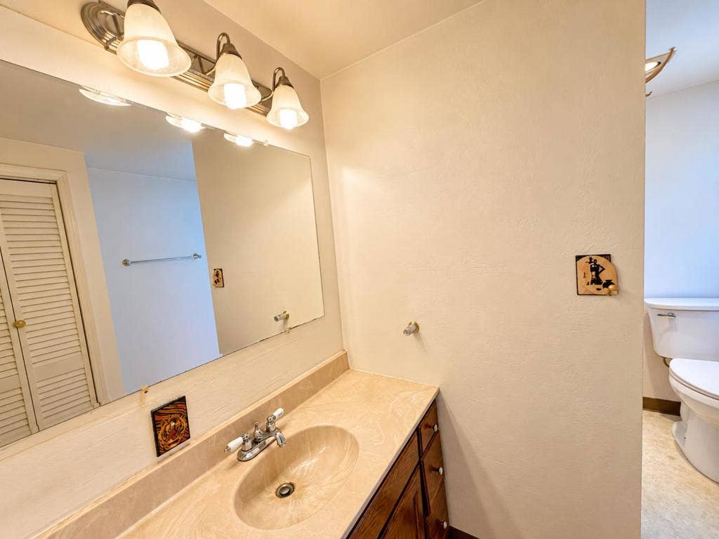1126 Hollyburne Avenue, Menlo Park, CA 94025 1126 Hollyburne Avenue, Menlo Park, CA 94025