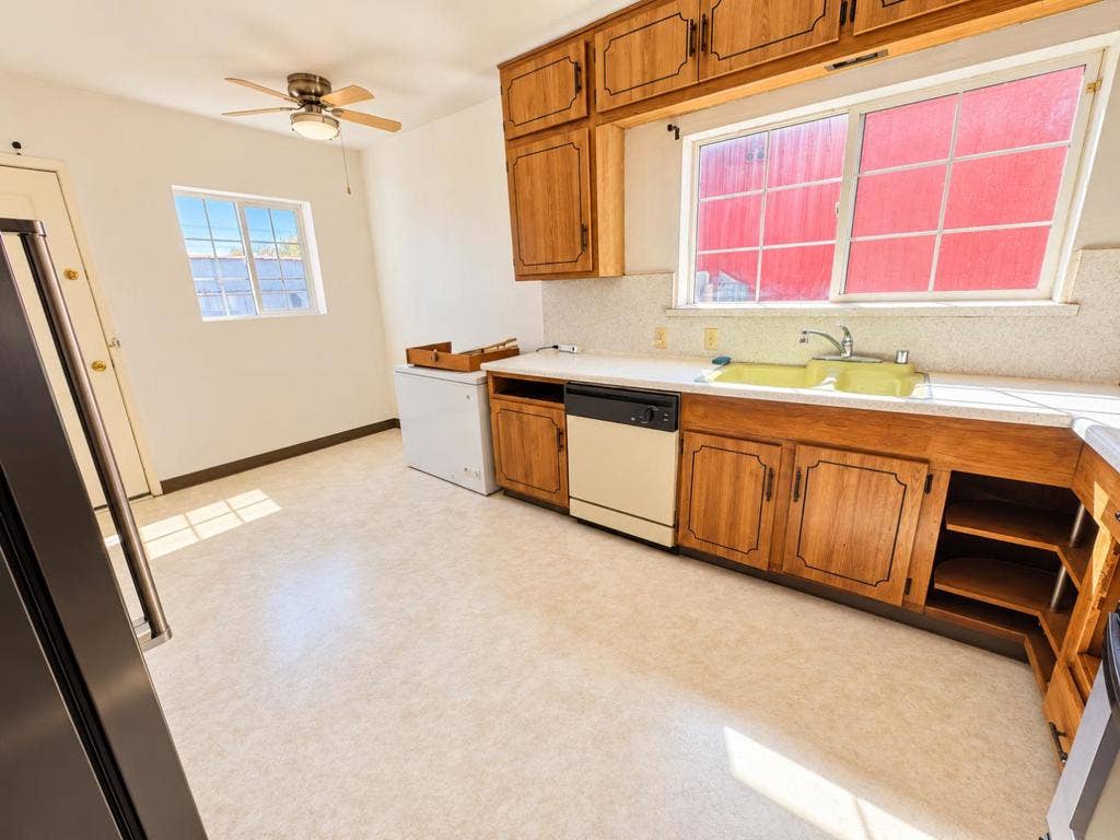 1126 Hollyburne Avenue, Menlo Park, CA 94025 1126 Hollyburne Avenue, Menlo Park, CA 94025