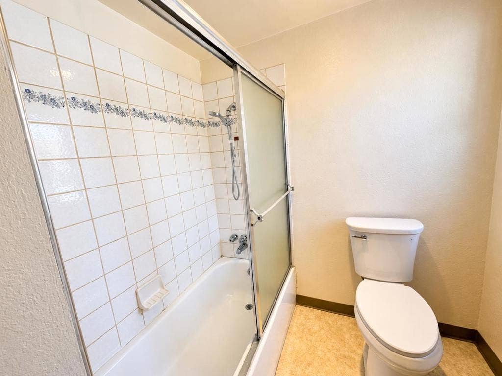 1126 Hollyburne Avenue, Menlo Park, CA 94025 1126 Hollyburne Avenue, Menlo Park, CA 94025