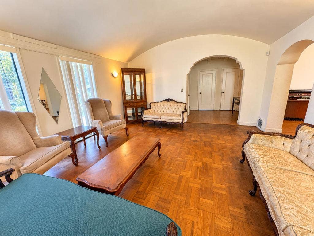 1126 Hollyburne Avenue, Menlo Park, CA 94025 1126 Hollyburne Avenue, Menlo Park, CA 94025