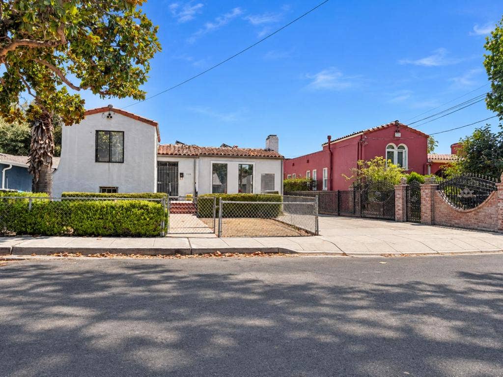 1126 Hollyburne Avenue, Menlo Park, CA 94025 1126 Hollyburne Avenue, Menlo Park, CA 94025