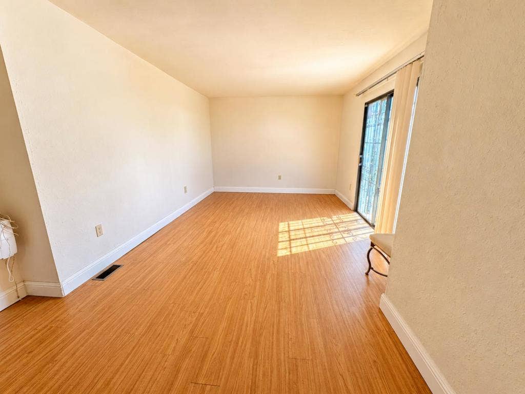 1126 Hollyburne Avenue, Menlo Park, CA 94025 1126 Hollyburne Avenue, Menlo Park, CA 94025