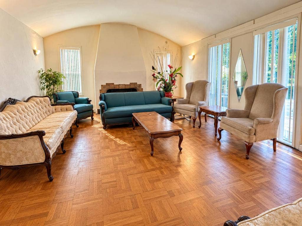 1126 Hollyburne Avenue, Menlo Park, CA 94025 1126 Hollyburne Avenue, Menlo Park, CA 94025