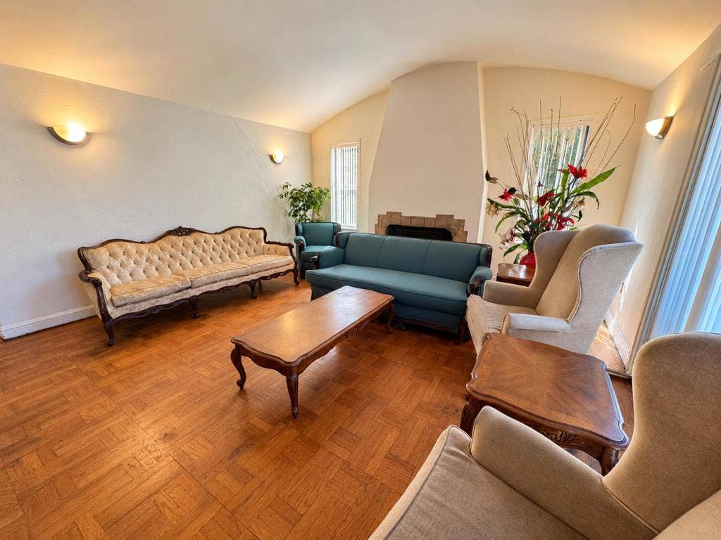 1126 Hollyburne Avenue, Menlo Park, CA 94025 1126 Hollyburne Avenue, Menlo Park, CA 94025
