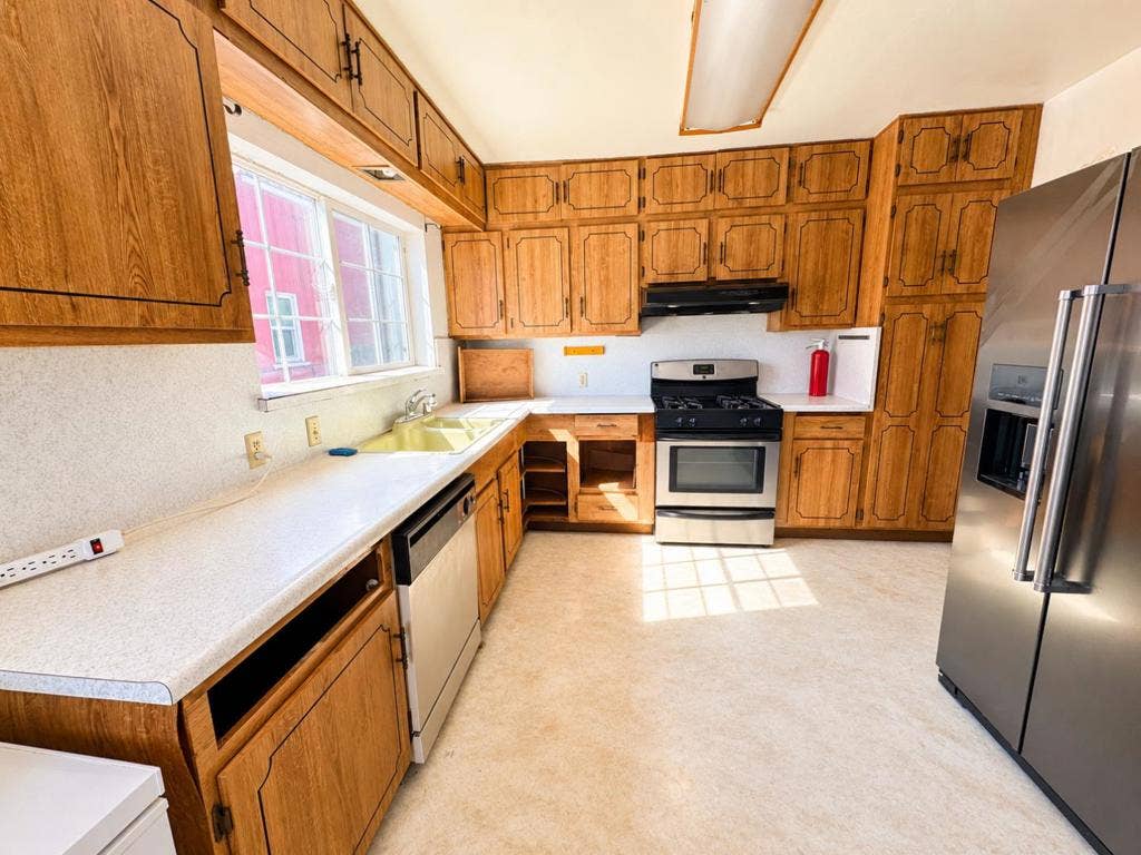 1126 Hollyburne Avenue, Menlo Park, CA 94025 1126 Hollyburne Avenue, Menlo Park, CA 94025