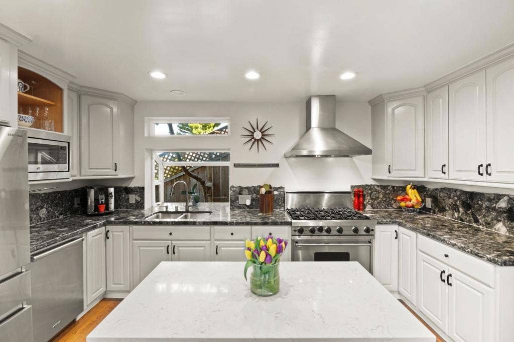 610 Lakeview Way, Redwood City, CA 94062