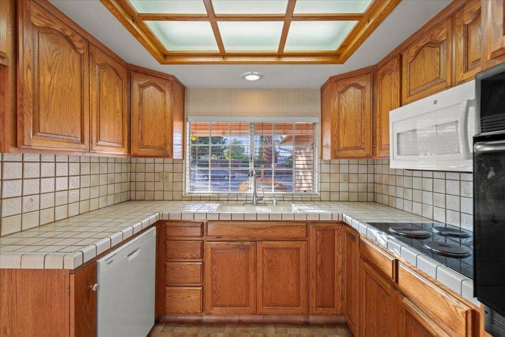 411 Radcliffe Drive, Santa Clara, CA 95051 411 Radcliffe Drive, Santa Clara, CA 95051