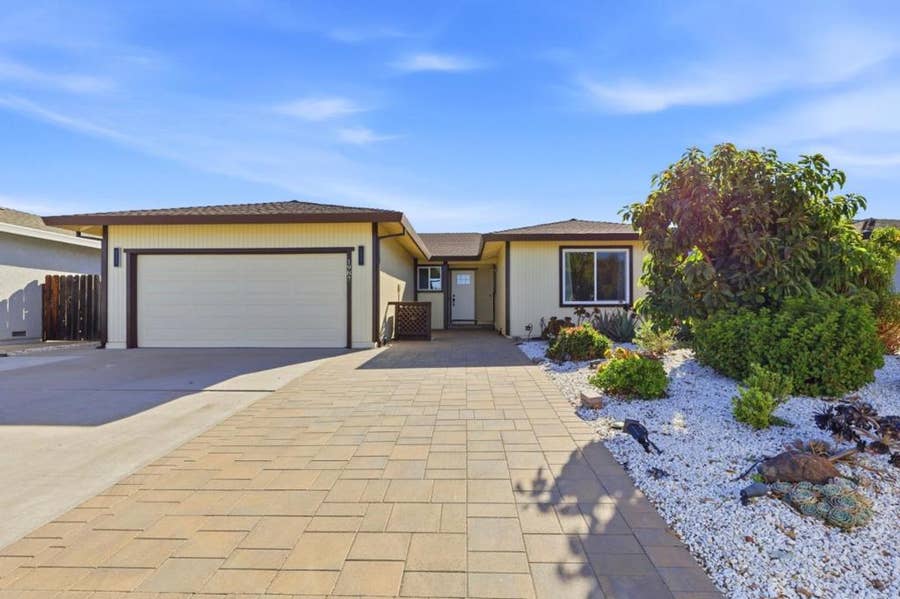 Property photo for 1987 Calistoga Drive, Hollister, CA