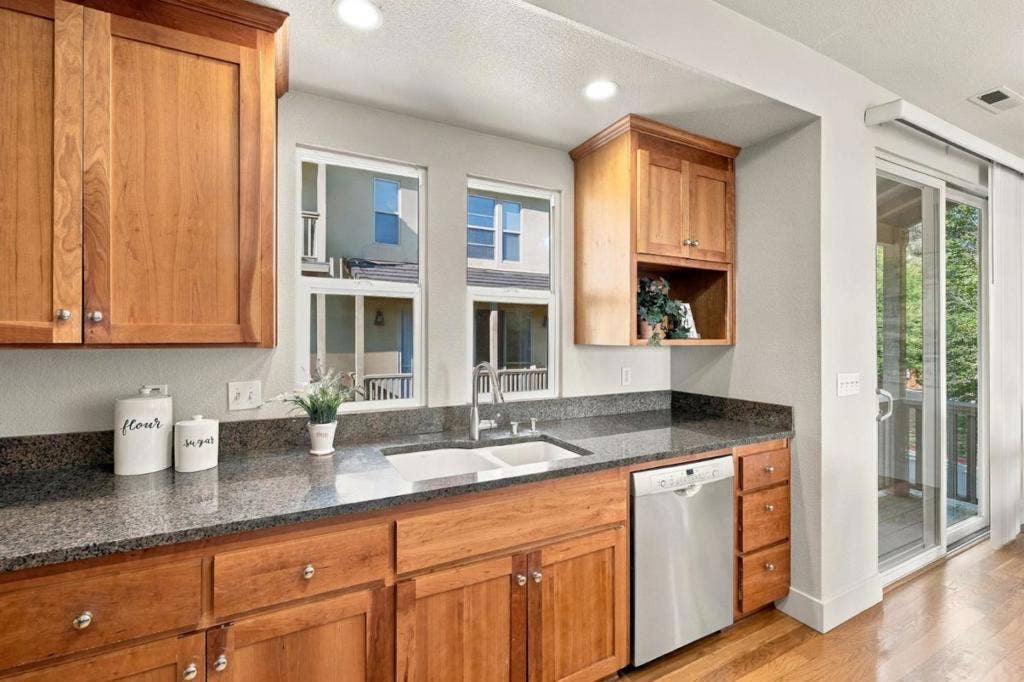 511 Southview Terrace, Santa Cruz, CA 95060 511 Southview Terrace, Santa Cruz, CA 95060