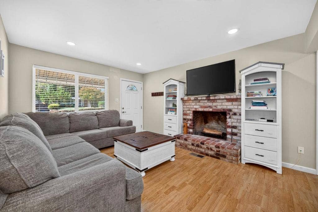 471 Raymond Drive, Ione, CA 95640 471 Raymond Drive, Ione, CA 95640