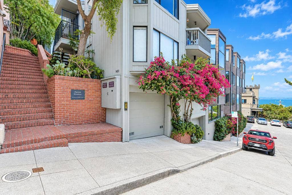 1451 Montgomery Street, #6, San Francisco, CA 94133 1451 Montgomery Street, #6, San Francisco, CA 94133