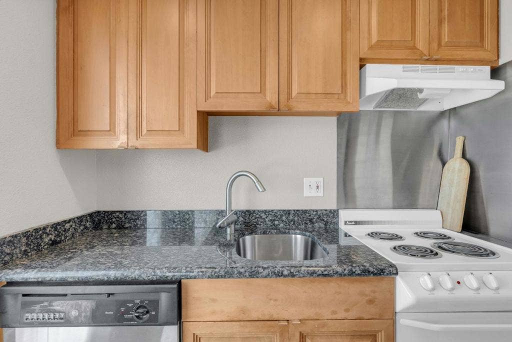 1451 Montgomery Street, #6, San Francisco, CA 94133 1451 Montgomery Street, #6, San Francisco, CA 94133