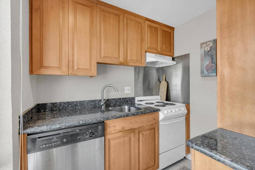 1451 Montgomery Street, #6, San Francisco, CA 94133 1451 Montgomery Street, #6, San Francisco, CA 94133