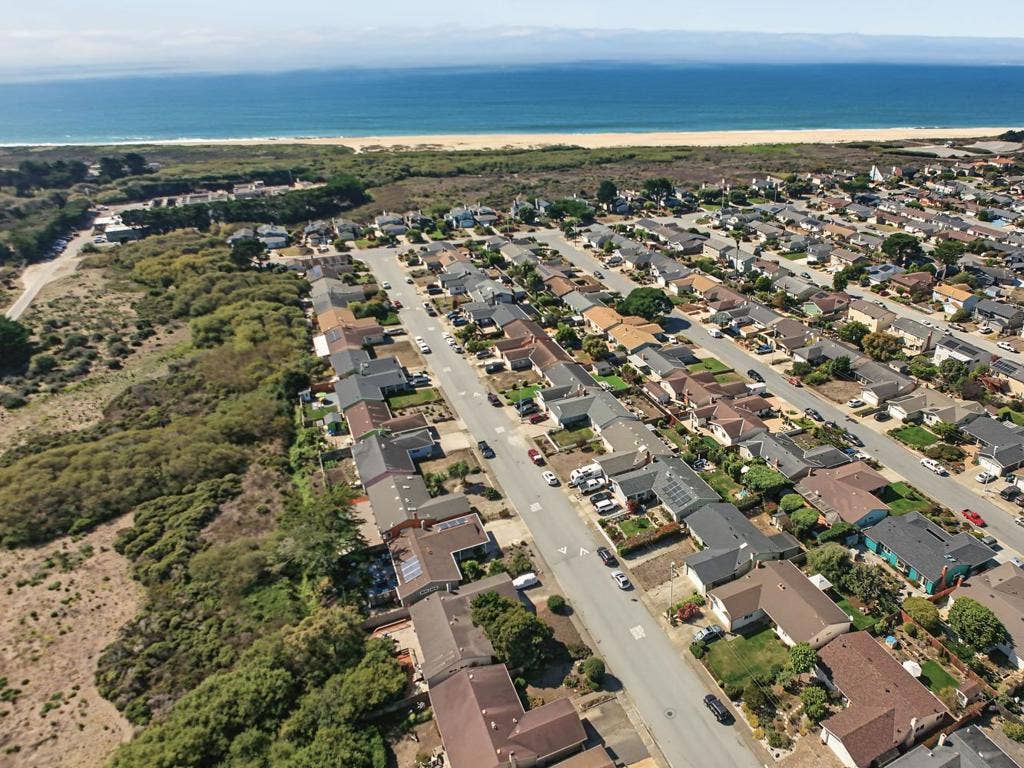 425 Kehoe Avenue, Half Moon Bay, CA 94019