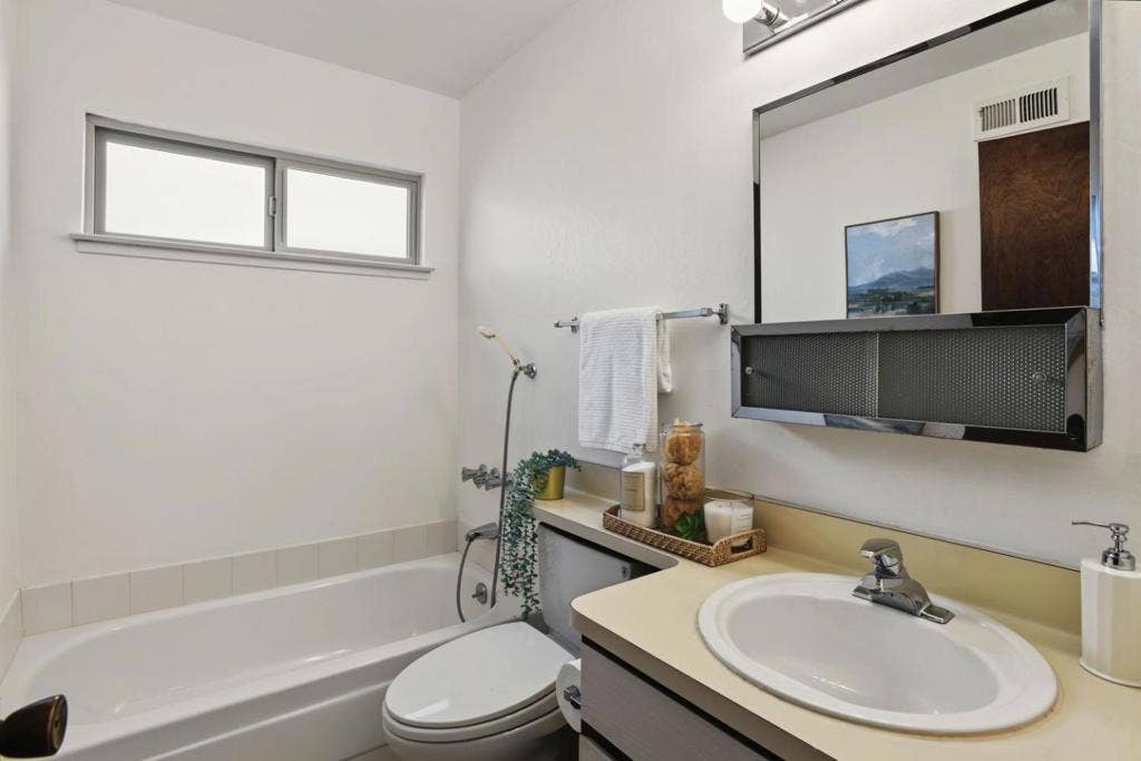 425 Kehoe Avenue, Half Moon Bay, CA 94019