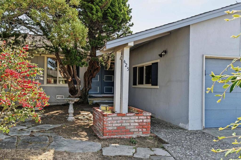 425 Kehoe Avenue, Half Moon Bay, CA 94019
