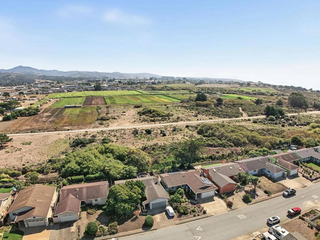 425 Kehoe Avenue, Half Moon Bay, CA 94019