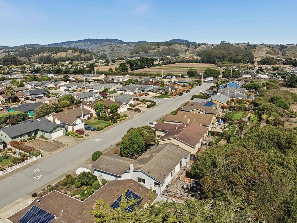 425 Kehoe Avenue, Half Moon Bay, CA 94019