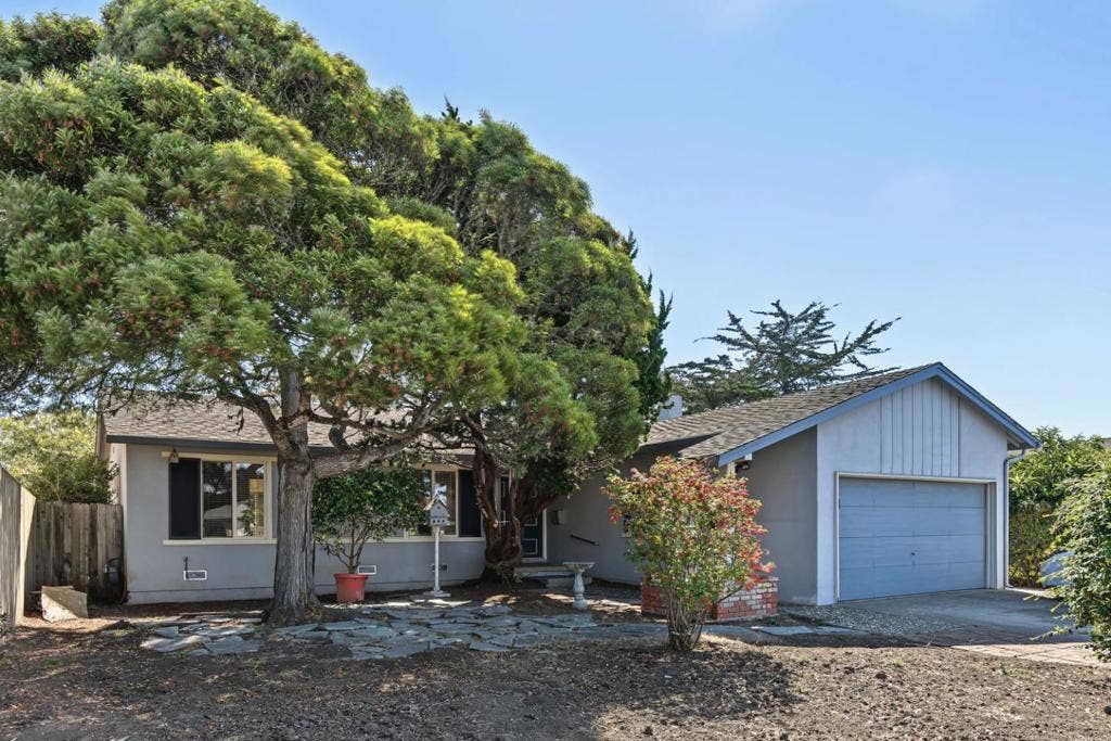 425 Kehoe Avenue, Half Moon Bay, CA 94019