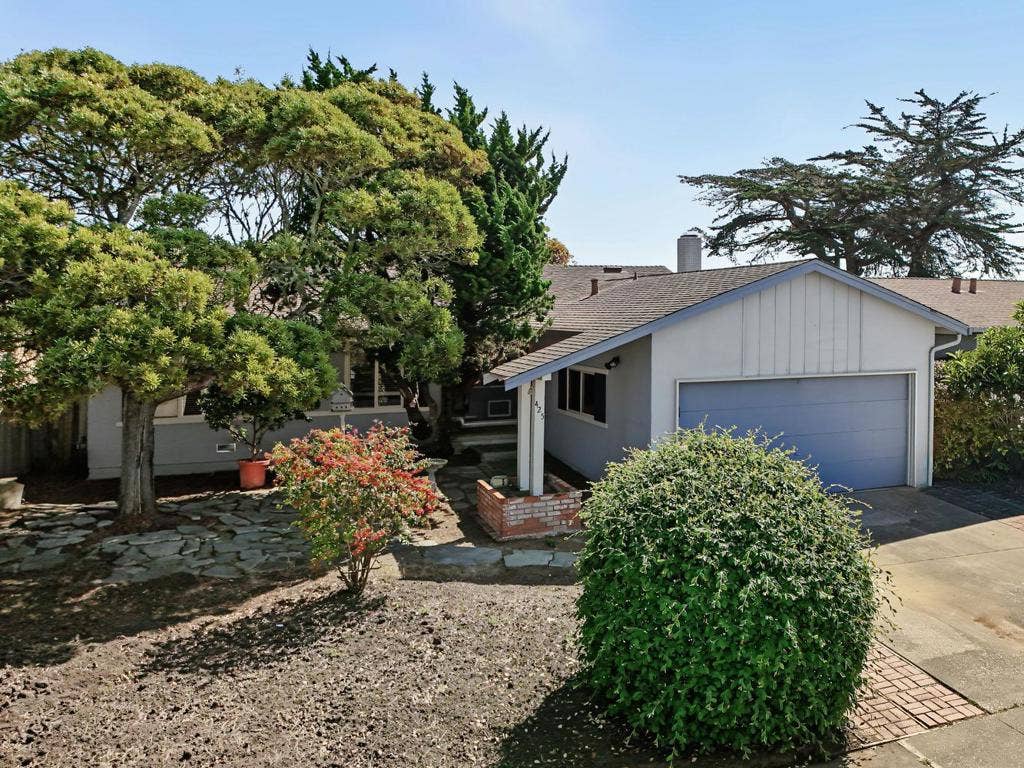 425 Kehoe Avenue, Half Moon Bay, CA 94019